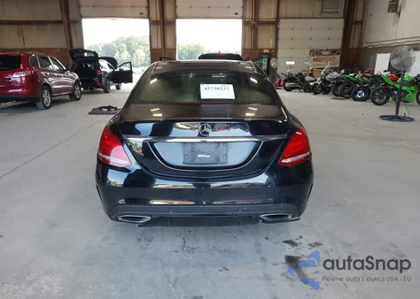 2015 Mercedes-Benz C 300 4Matic/Luxury 4Matic/Sport 4Matic z USA, uszkodzony, nr VIN 55SWF4KB3FU081695